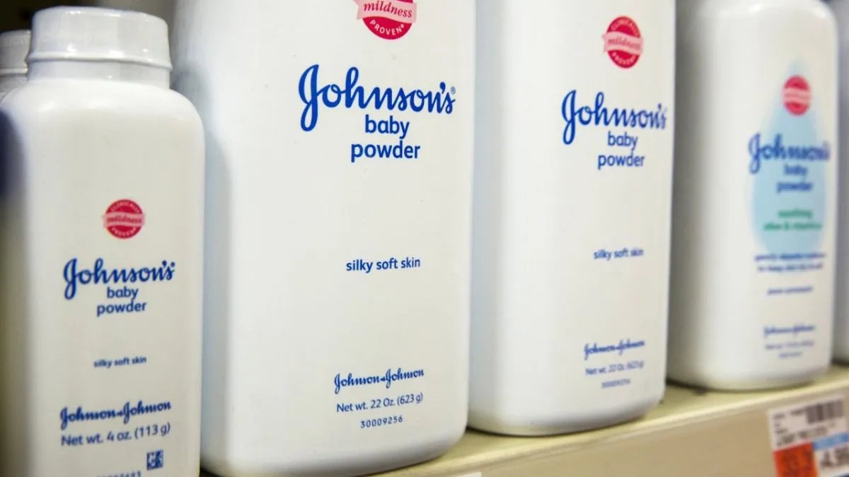 Від дитячої присипки Johnson & Johnson виникає рак: чим це обернеться для компанії