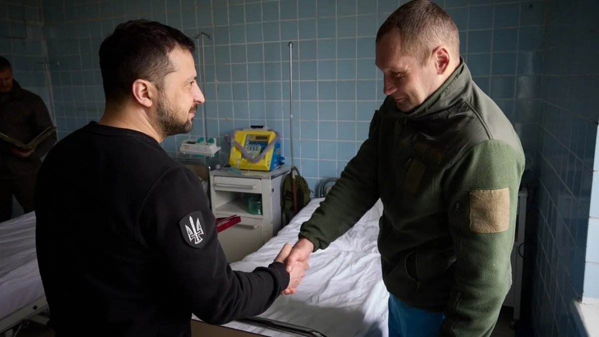 Зеленский во время поездки в Донецкую область посетил госпиталь, в которм лечатся защитники