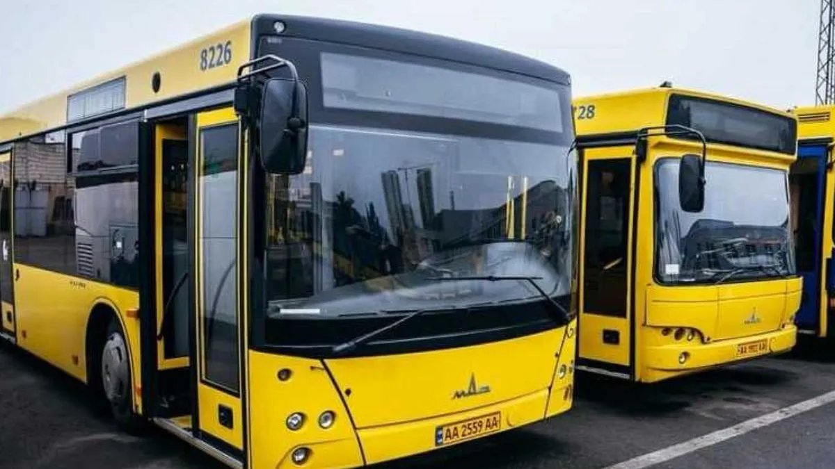 В Києві змінили автобусні маршрути: як тепер дістатися до станцій метро