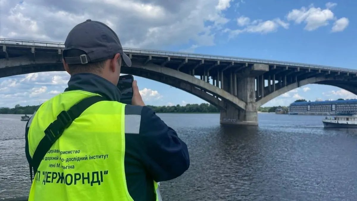 Два магістральні мости Києва можуть впасти будь-якої миті: які саме