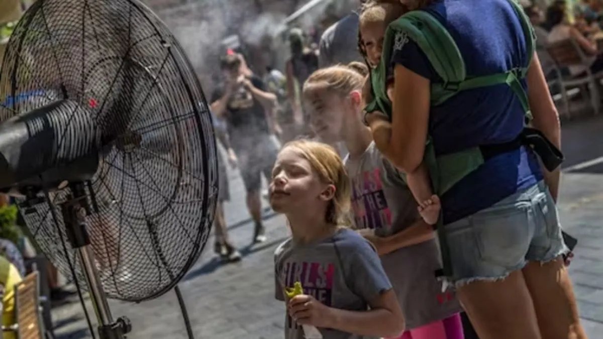 Понад 40 градусів: як Європа та США переживають рекордну спеку