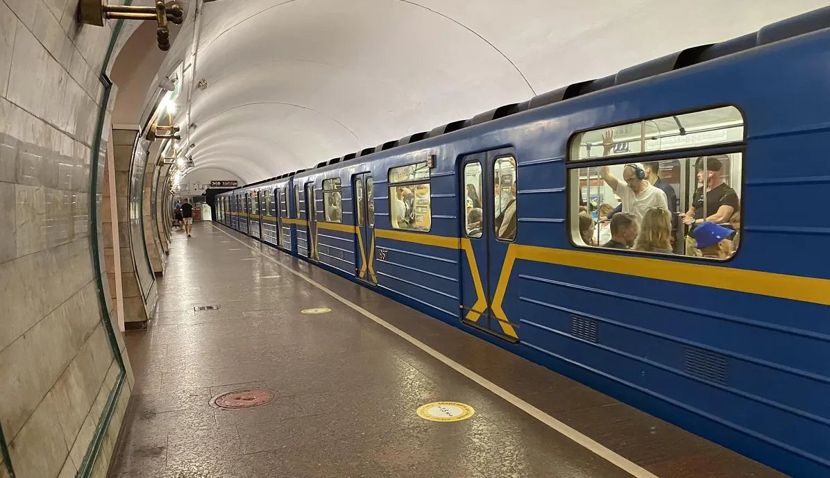 Як працюватиме метро Києва у разі масованих обстрілів рф по критичній інфраструктурі: відповідь КМДА