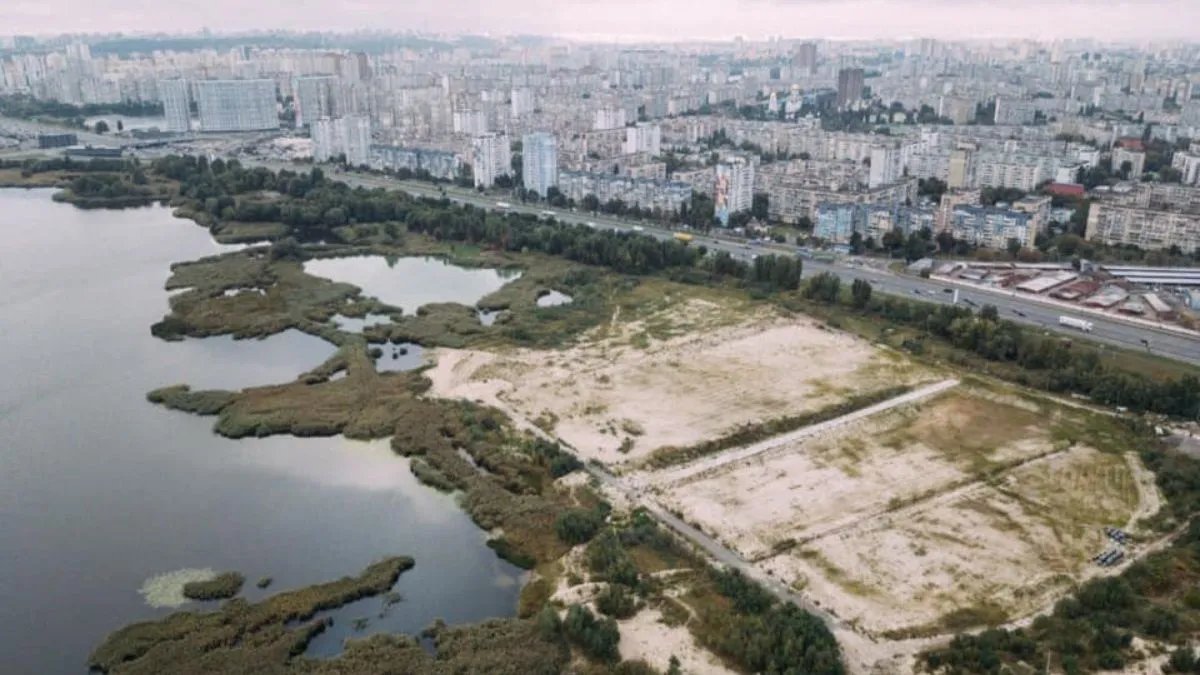 Прокуратура спробує зупинити забудову озера Вирлиця у Києві: там хочуть збудувати комплекс із зоною відпочинку