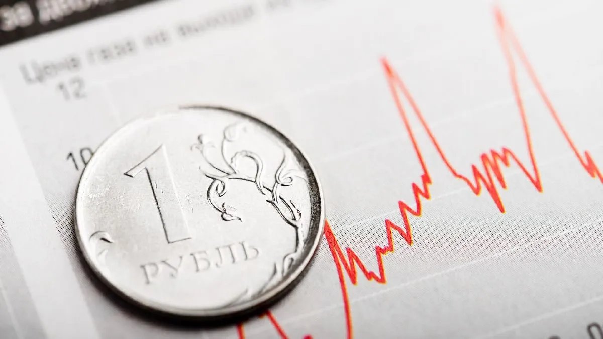 Рублю стало зле: російська валюта продовжує падіння, досягнувши позначки 100 за долар