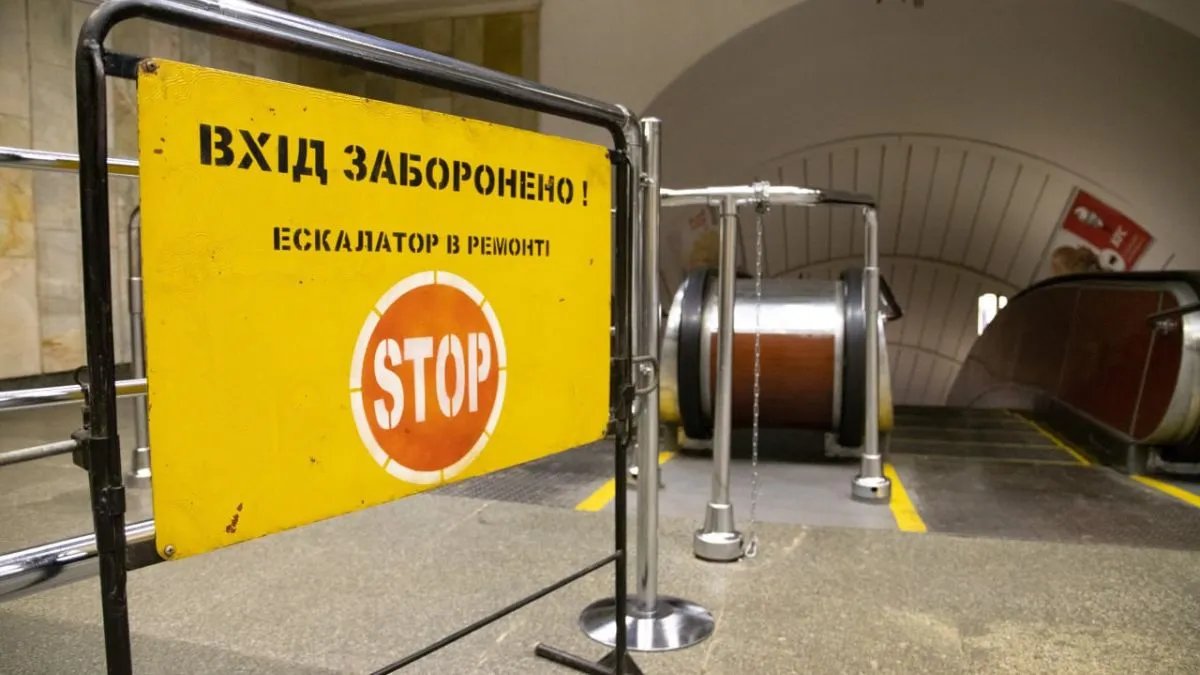 У Києві на станції метро "Палац спорту" не працює ескалатор: в чому причина