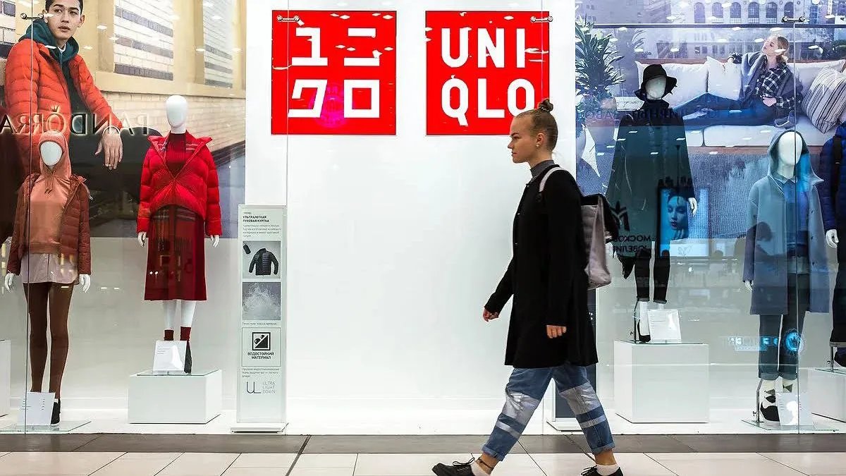 Японський виробник одягу Uniqlo повністю виходить з ринку росії