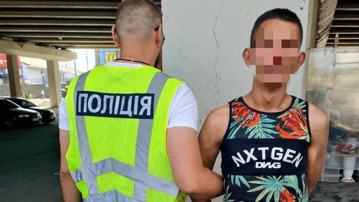 В Киеве молодой человек развращал 12-летнюю девочку в лифте: его задержала полиция