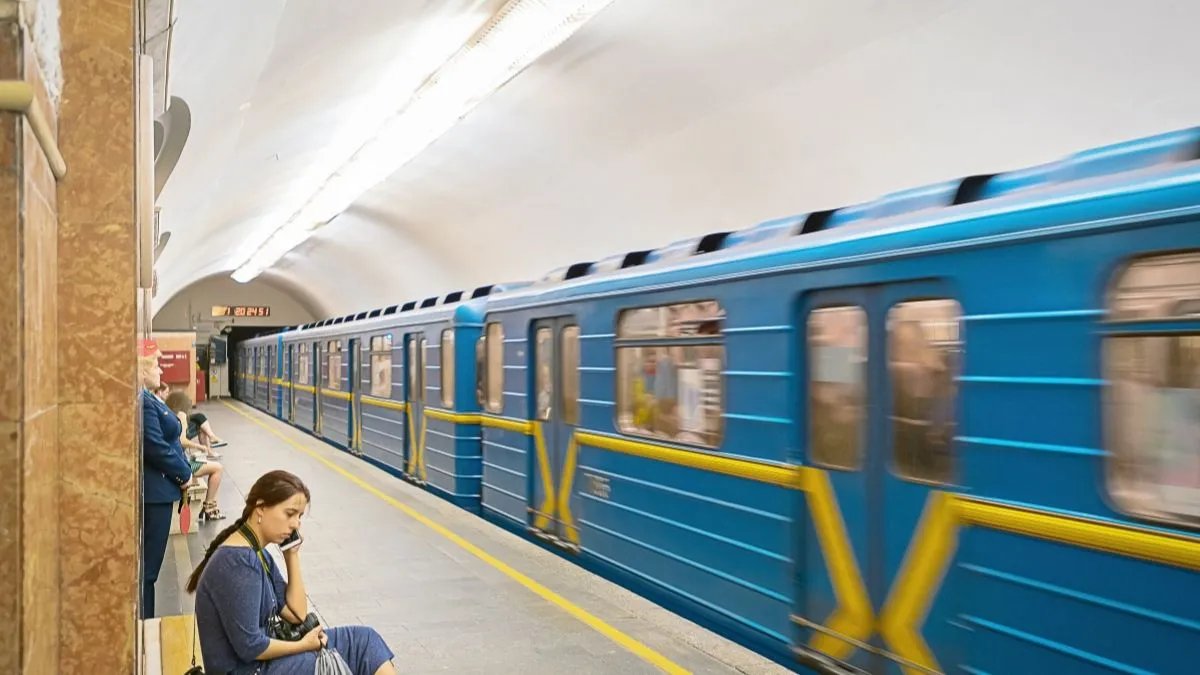 З яким інтервалом ходять потяги в метро Києва