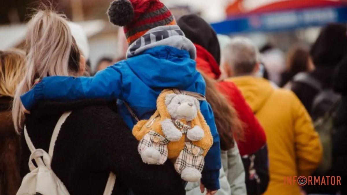 Влада оголосила обов’язкову евакуацію родин з дітьми для частини Херсонської області: подробиці