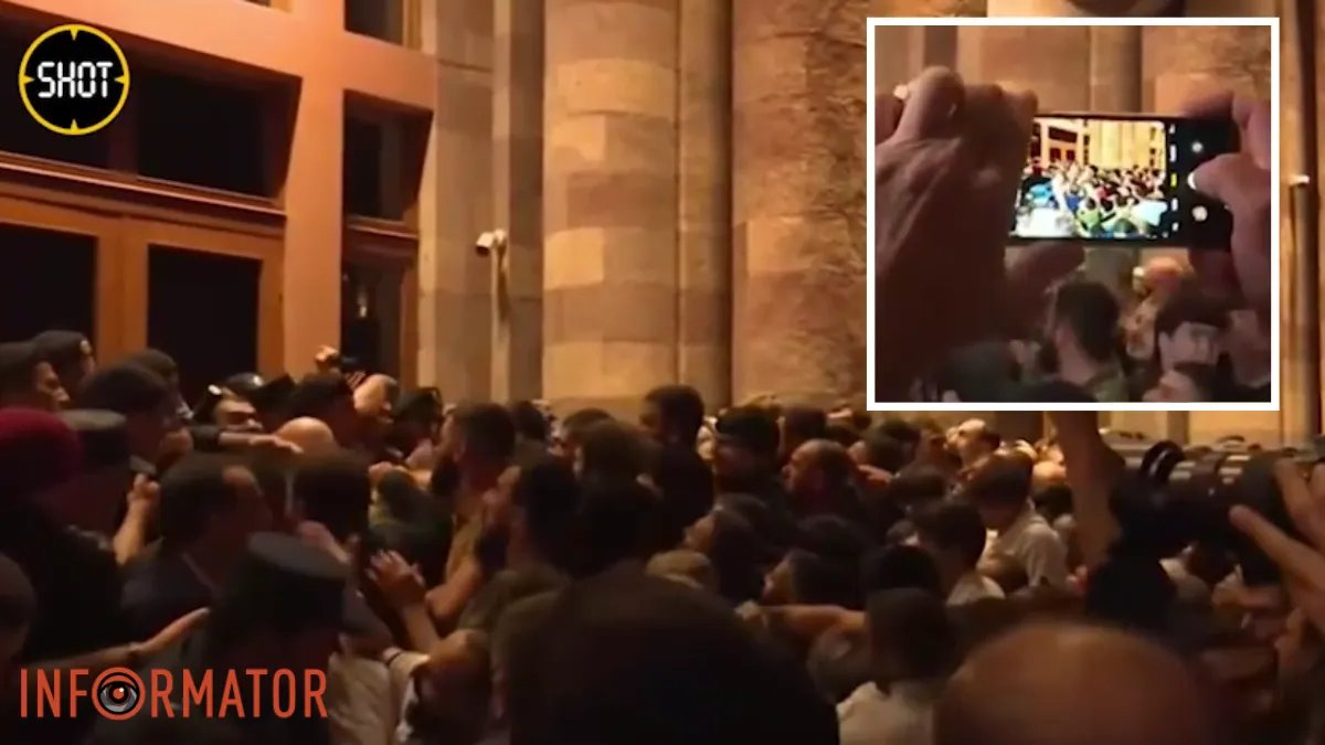 Гранати, сутички, штурм парламенту: в Єревані почалися заворушення після активізації боїв у Нагірному Карабасі